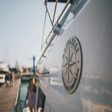 Hotel na wodzie Discoverboat - Pita - Exclusive Boat&breakfast