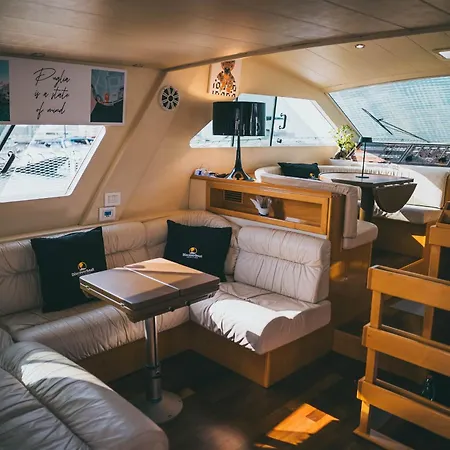 Discoverboat - Pita - Exclusive Boat&breakfast