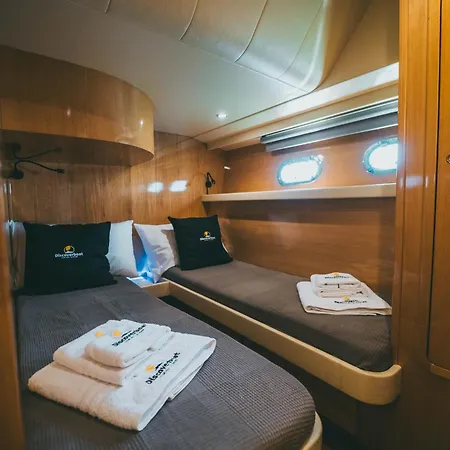 Hotel na wodzie Discoverboat - Pita - Exclusive Boat&breakfast Bari